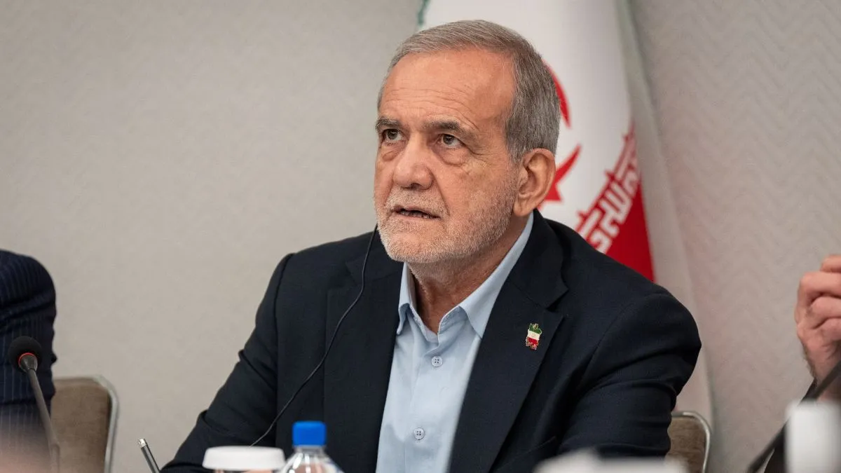 "Give up totalitarianism," says Iranian President Pezeshkian to the US after talks in Islamabad fail.