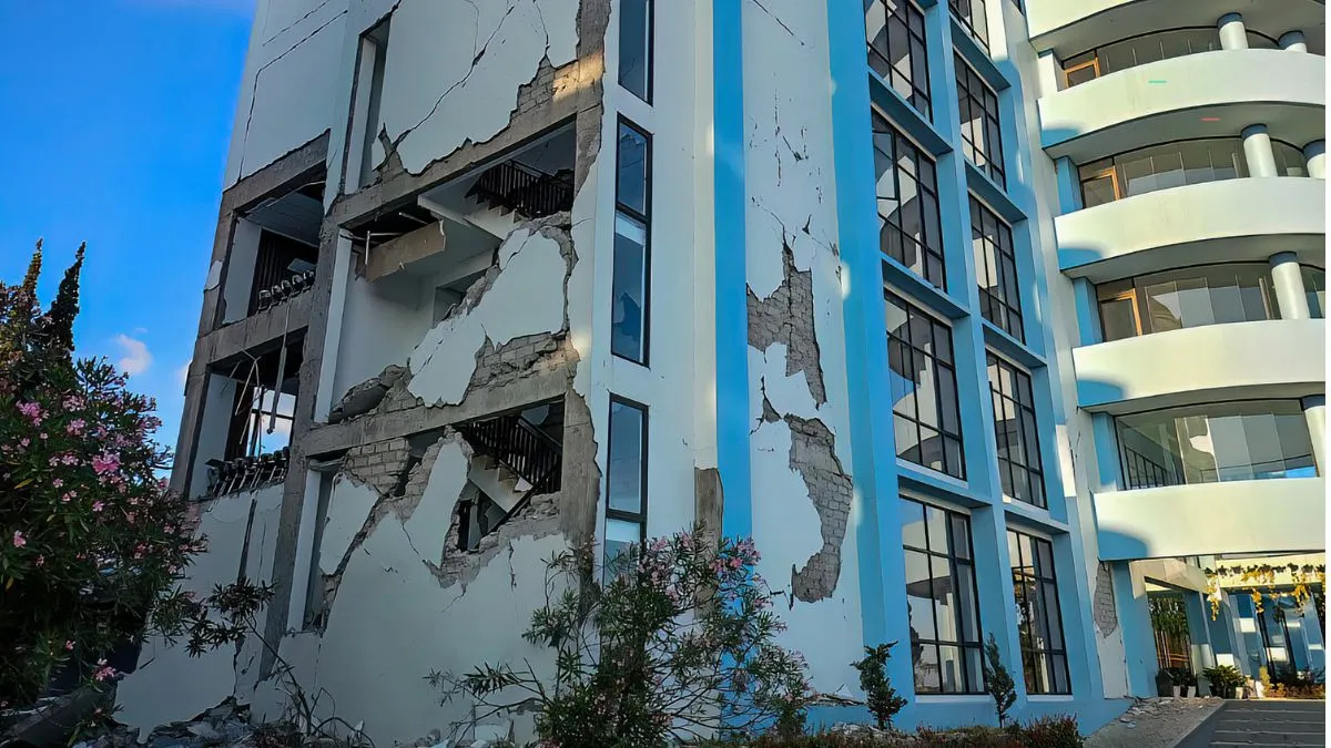 7.7 magnitude earthquake leaves at least 20 dead in Indonesia; tsunami warning issued